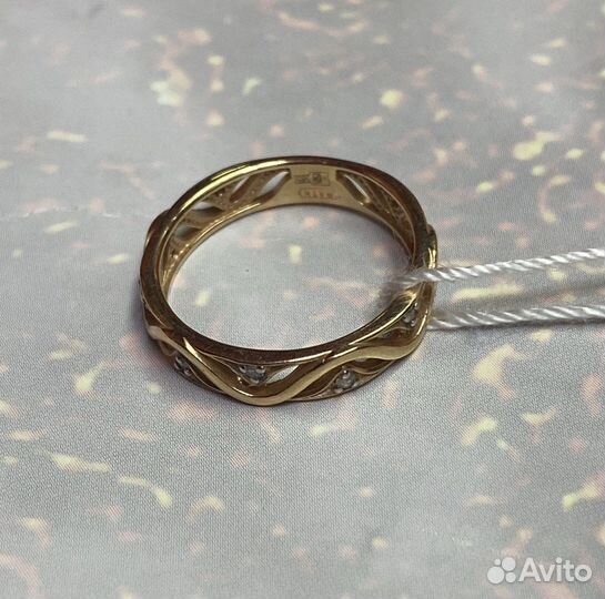 Золотое кольцо с бриллиантом