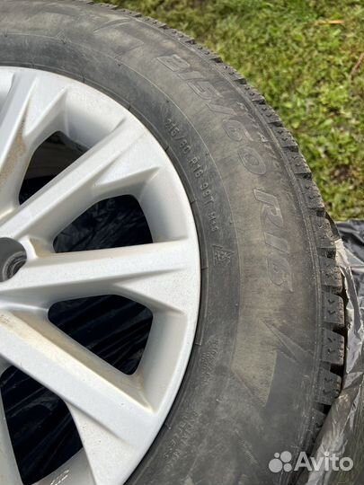 R16 Pirelli Ice Zero 215/60, PCD 5x114.3 DIA 60.1