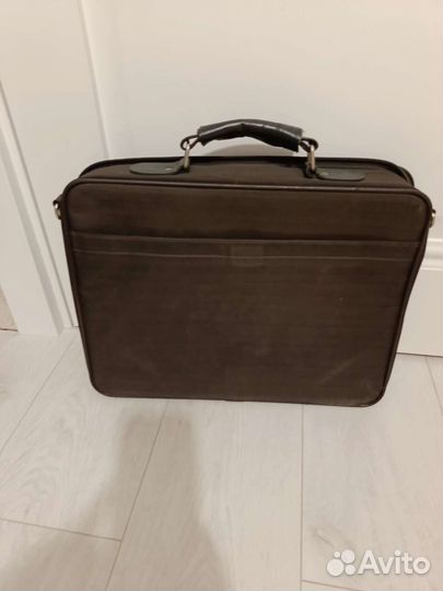 Портфель для ноутбука