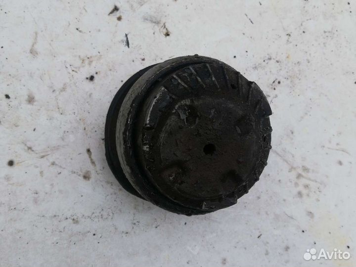 Подушка двигателя Мерседес W210