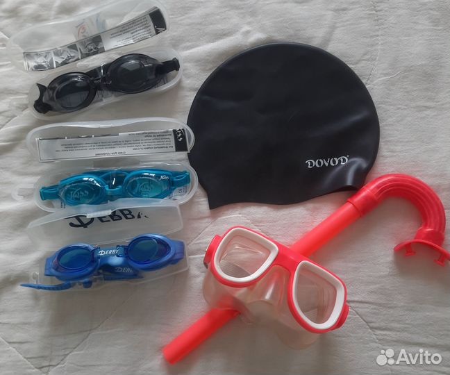 Очки, трубка, шапочка для плавания