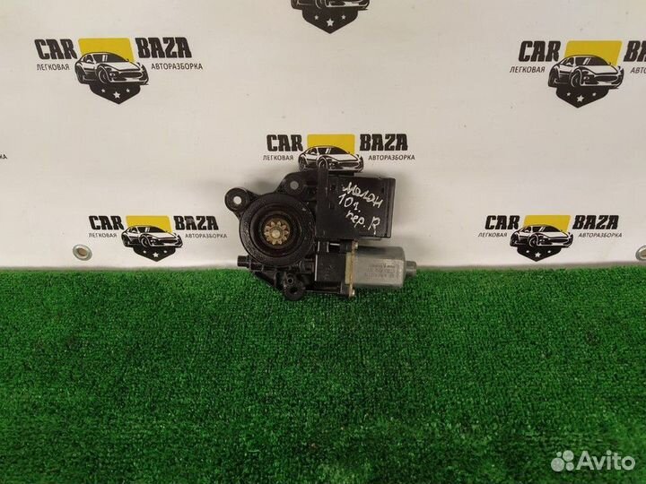 Моторчик стеклоподъемника передний правый R