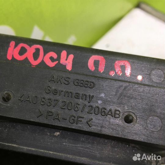 Ручка двери передней наружная правая Ауди 100 С4