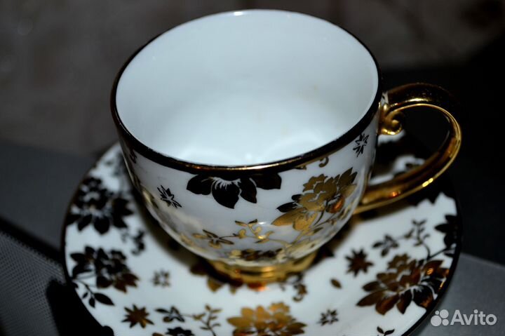 Изящная белоснежная с золотом кофейная пара