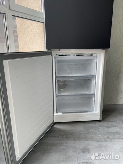 Холодильник Neff