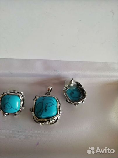 Комплект серьги и подвеска