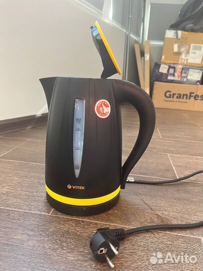 Чайник vitek VT-1168, черно-желтый