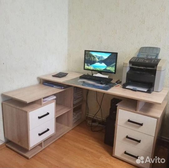 Угловой компьютерный стол