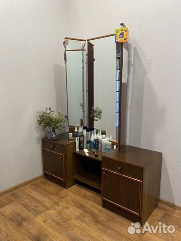 Трюмо с зеркалом