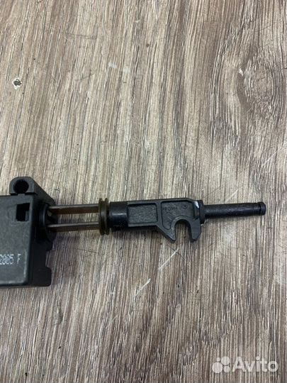 Активатор замка крышки багажника задний Opel Corsa