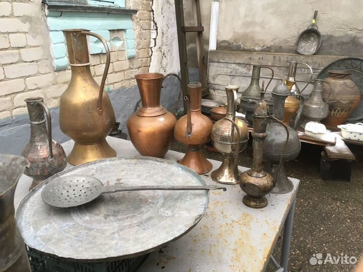 Старинные кувшины и котлы из бронзы и меди