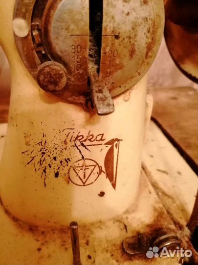 Швейная машинка с ножным приводом