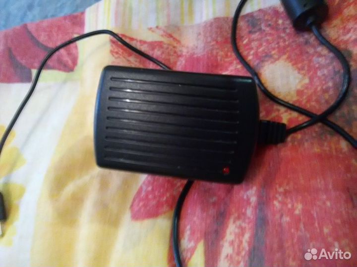 Зарядное устройство 5в-1а (тонкий штекер)