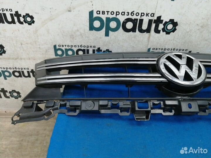 Решетка радиатора 5N0853653E Volkswagen Tiguan I