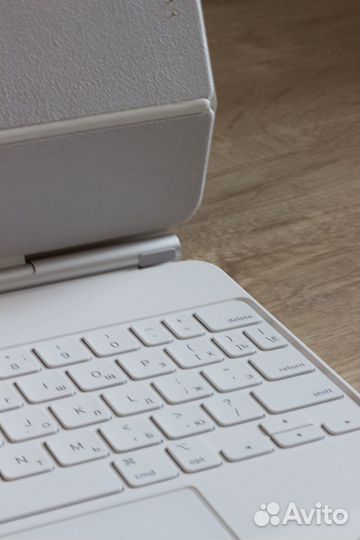 Apple iPad Magic KeyBoard 11