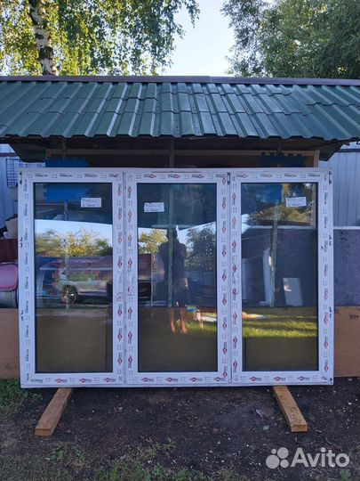 Окна пластиковые трёхстворчатые 2шт