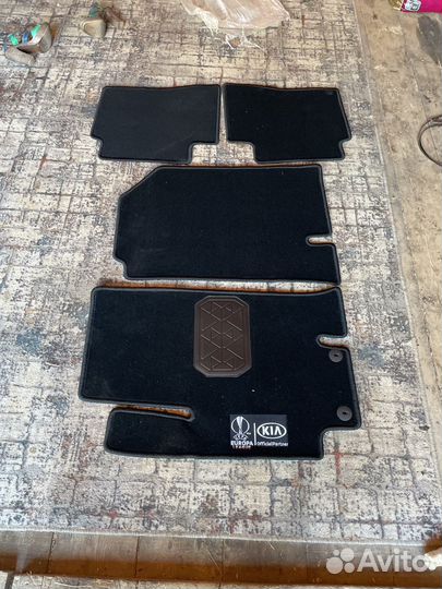 Коврики Кия Хлайн