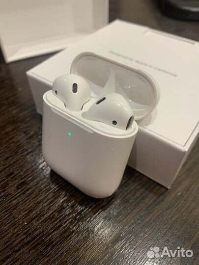 Apple AirPods with Wireless Charging Case