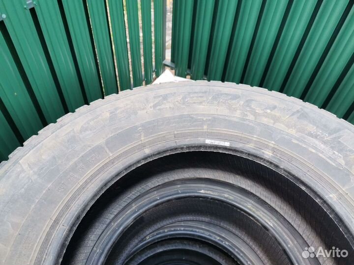 Pirelli Ice Zero 215/70 R16