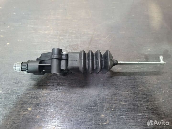 Клапан пневматический 21304773 4640075754 wabco