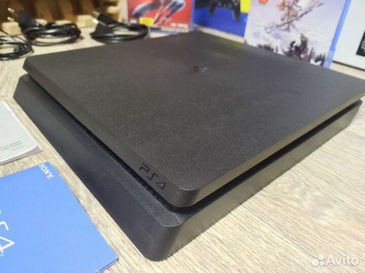 Sony PS4 Slim 1tb, 2 геймпада, игры
