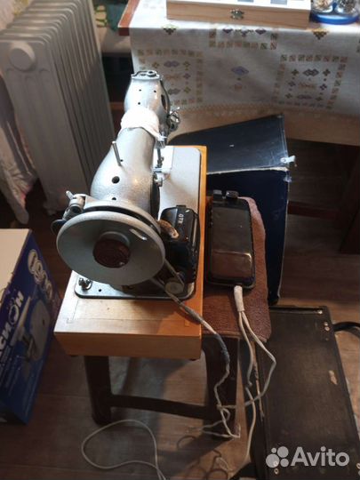 Швейная машина 
