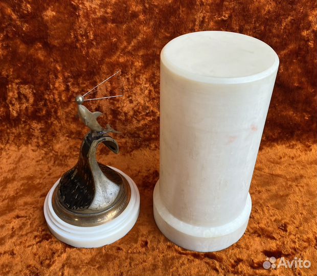 Скульптурная композиция Дельфин со спутником