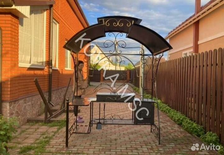 Мангал с крышей