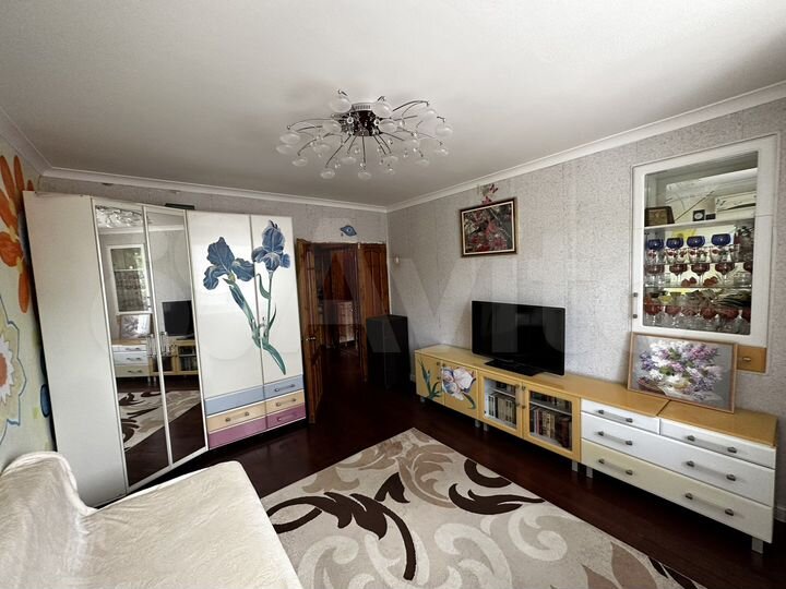 2-к. квартира, 55 м², 4/9 эт.
