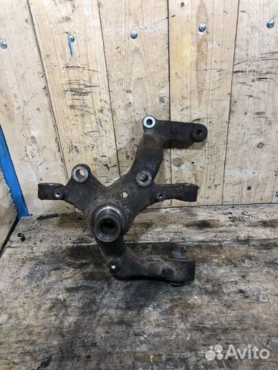 Поворотный кулак задний правый Skoda Octavia A5