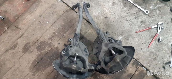 Поворотный кулак Mercedes W220