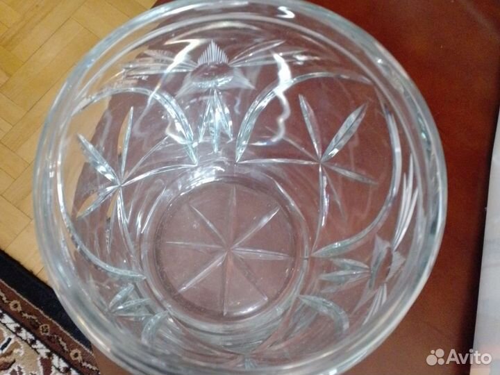 Большая хрустальная ваза для цветов