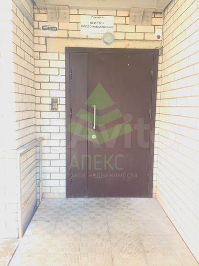 2-к. квартира, 57 м², 1/10 эт.