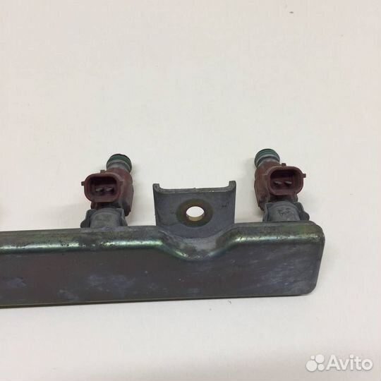 Рейка топливная рампа Nissan Almera N16 2000-2006