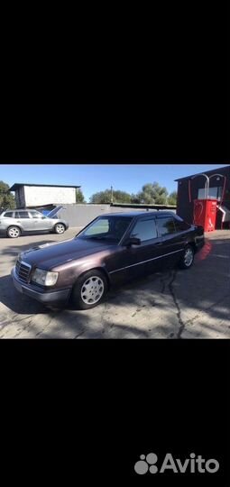 Mercedes-Benz W124 2.2 AT, 1992, 300 000 км