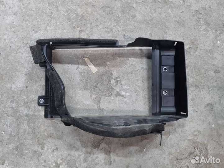 Дефлектор радиатора правый Toyota Land Cruiser 300