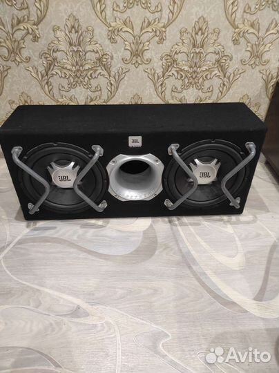 Сабвуфер JBL