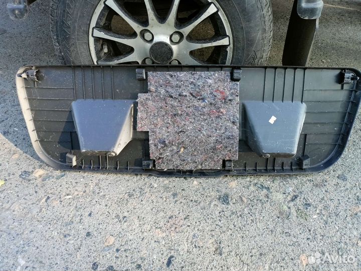 Обшивка крышки багажника Volkswagen Polo