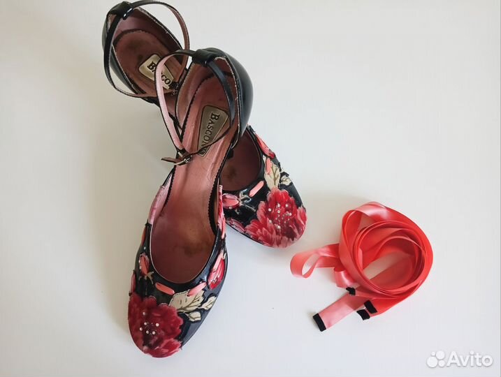 Туфли чёрные с аппликацией basconi 40 размер