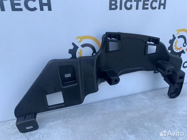 Кронштейн насадки глушителя Mercedes A1668852814