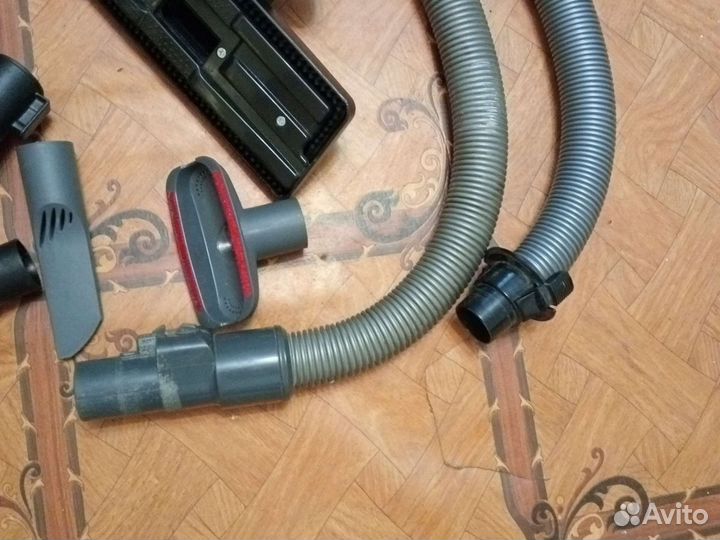 Шланги для пылесоса,контейнер,насадки