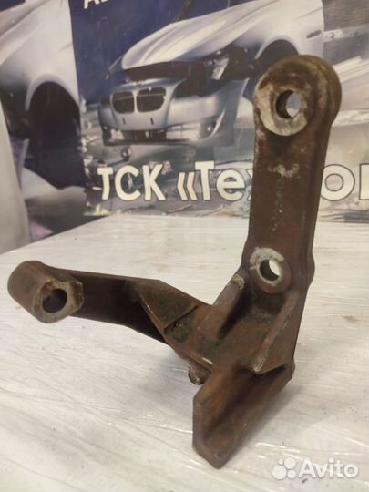 Кронштейн опоры двигателя Peugeot 307