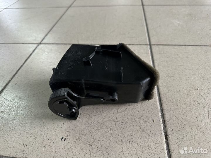 Дефлектор воздушный центральный правый Caravelle