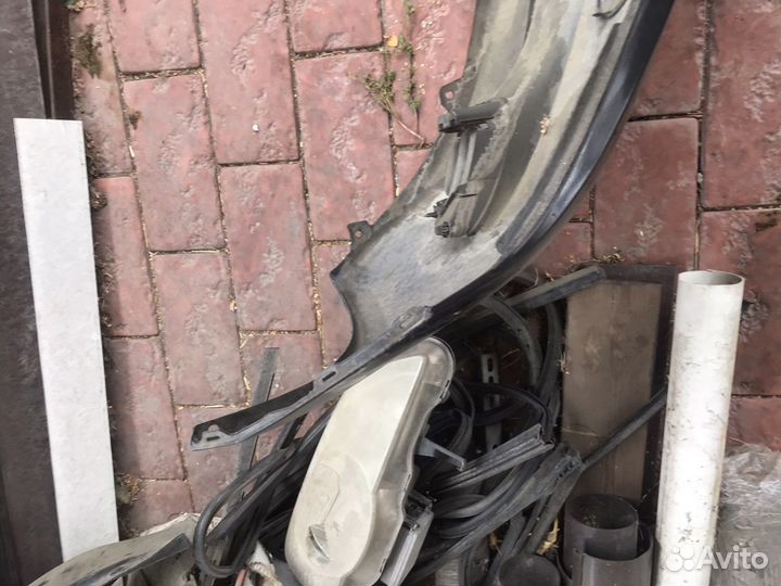 Продам бампер Toyota Vitz