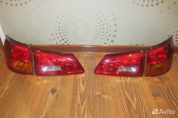 Lexus IS 250 задняя оптика в хорошем состоянии