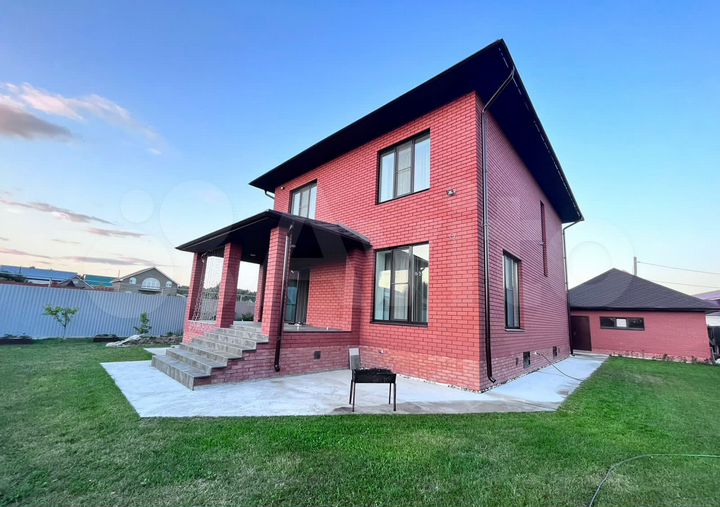 Коттедж 255 м² на участке 8,3 сот.