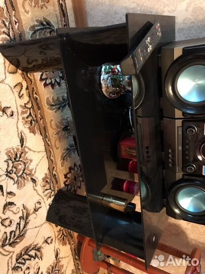 Тумба стеклянная под телевизор