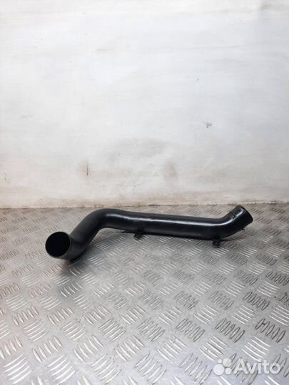 Патрубок интеркулера Volkswagen Passat седан 2.5