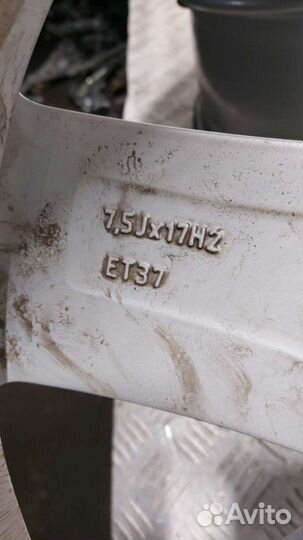 Диск литой R17PCD 5x112 ET37 DIA66.5