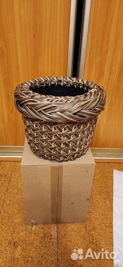 Кашпо из искусственного ротанга